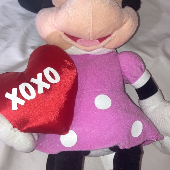 16” Minnie Mouse Valentines Day Plush Disney - Picture 3 of 8